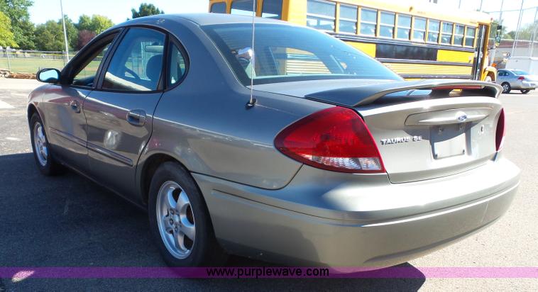 image for item J4822 2004 Ford Taurus SE
