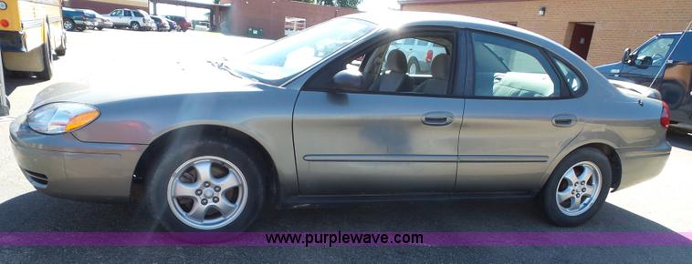 image for item J4822 2004 Ford Taurus SE