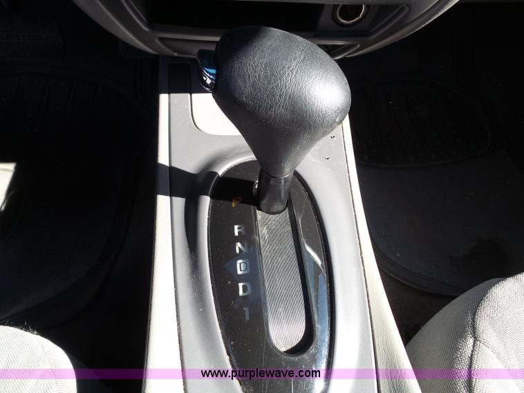 image for item J4822 2004 Ford Taurus SE