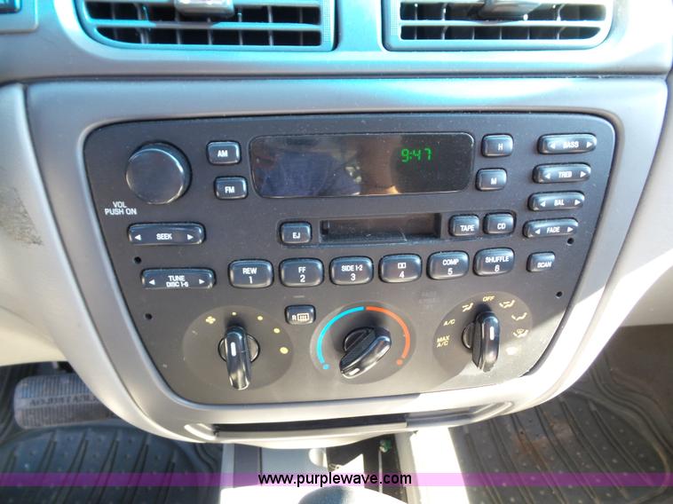 image for item J4822 2004 Ford Taurus SE