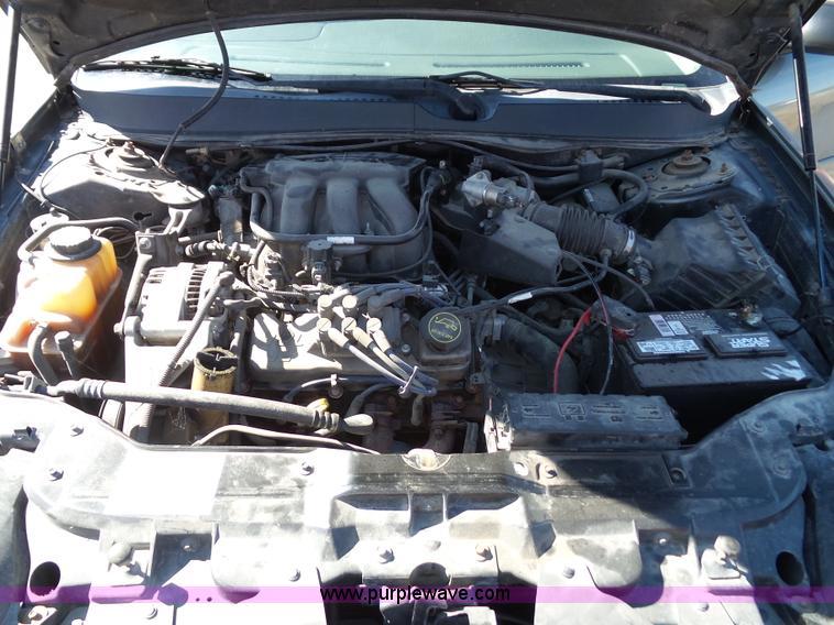 image for item J4822 2004 Ford Taurus SE