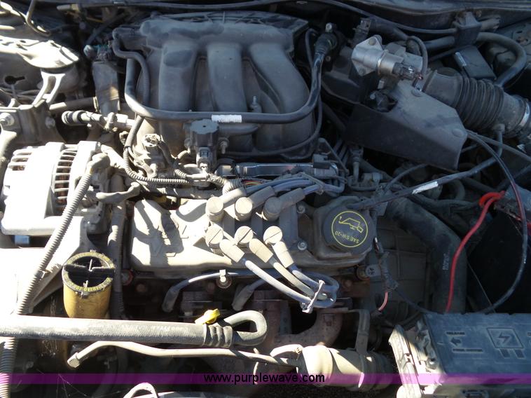 image for item J4822 2004 Ford Taurus SE