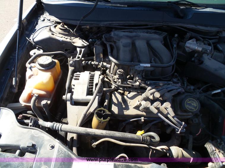 image for item J4822 2004 Ford Taurus SE