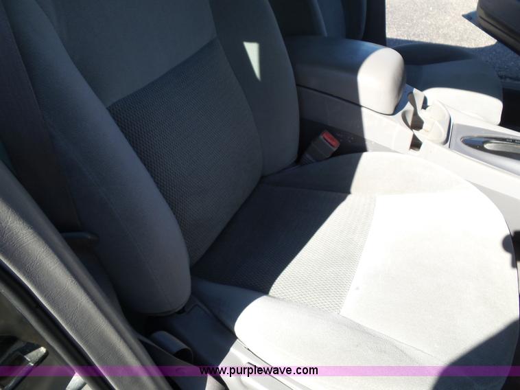 image for item J4822 2004 Ford Taurus SE