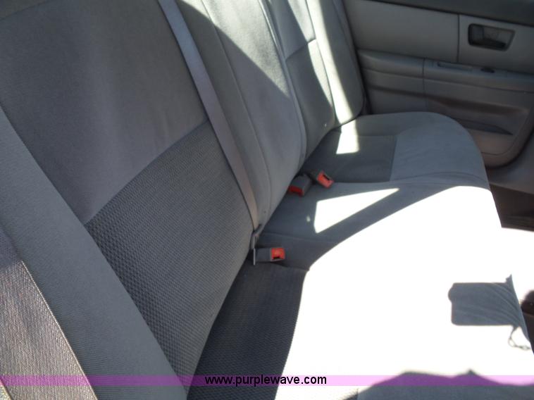 image for item J4822 2004 Ford Taurus SE