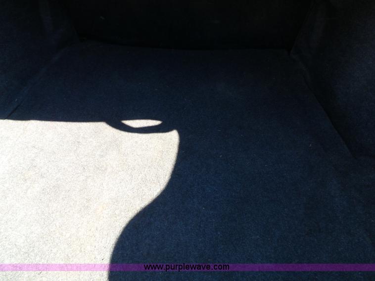 image for item J4822 2004 Ford Taurus SE