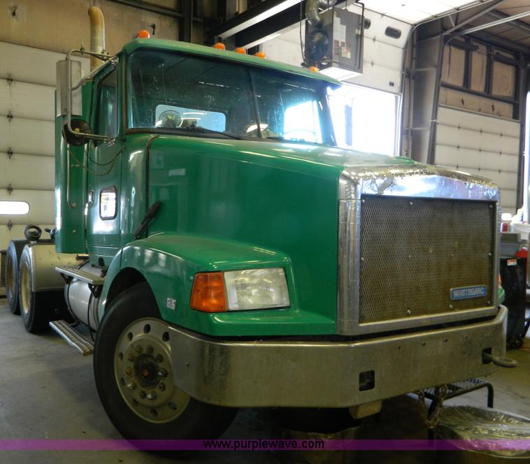 image for item J5108 1995 Volvo WCA64T semi truck