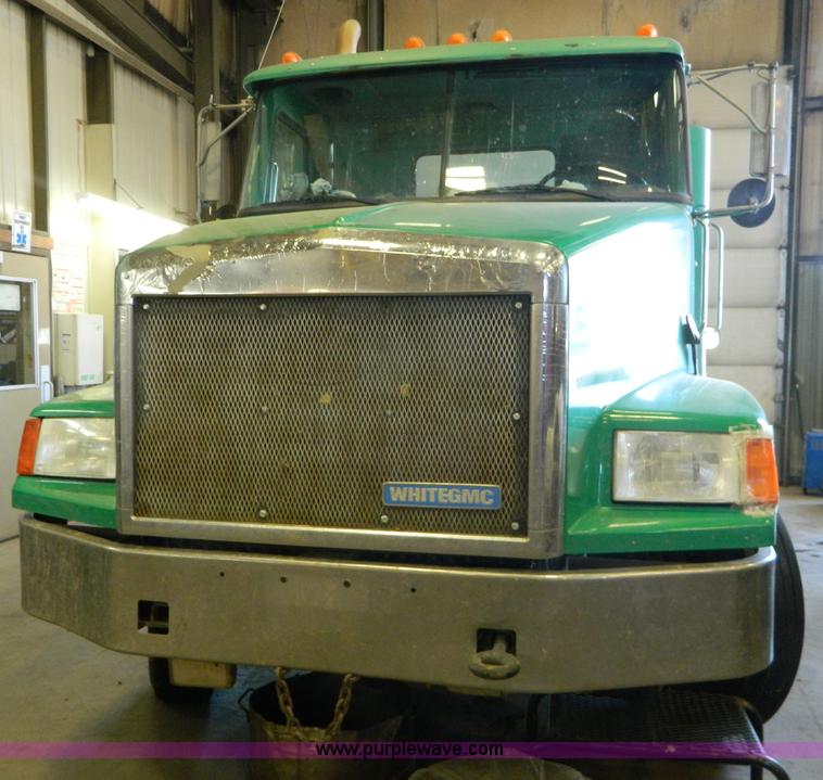 image for item J5108 1995 Volvo WCA64T semi truck