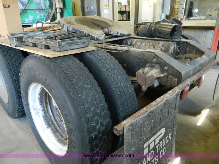 image for item J5108 1995 Volvo WCA64T semi truck