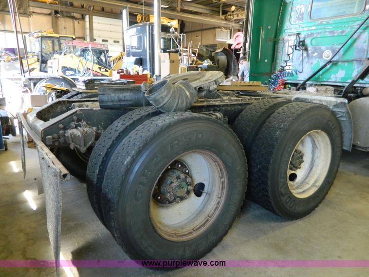 image for item J5108 1995 Volvo WCA64T semi truck