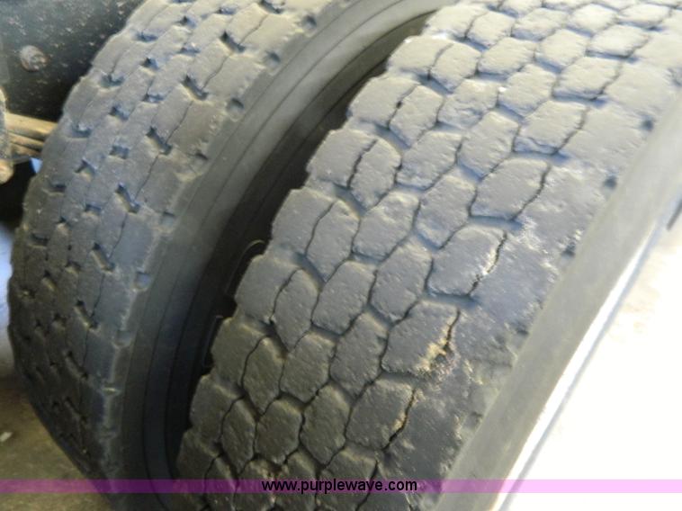 image for item J5108 1995 Volvo WCA64T semi truck