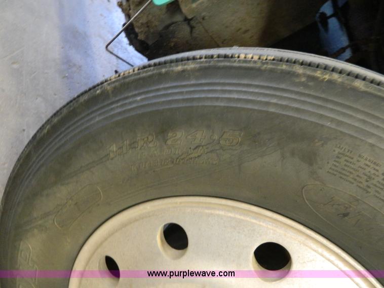 image for item J5108 1995 Volvo WCA64T semi truck