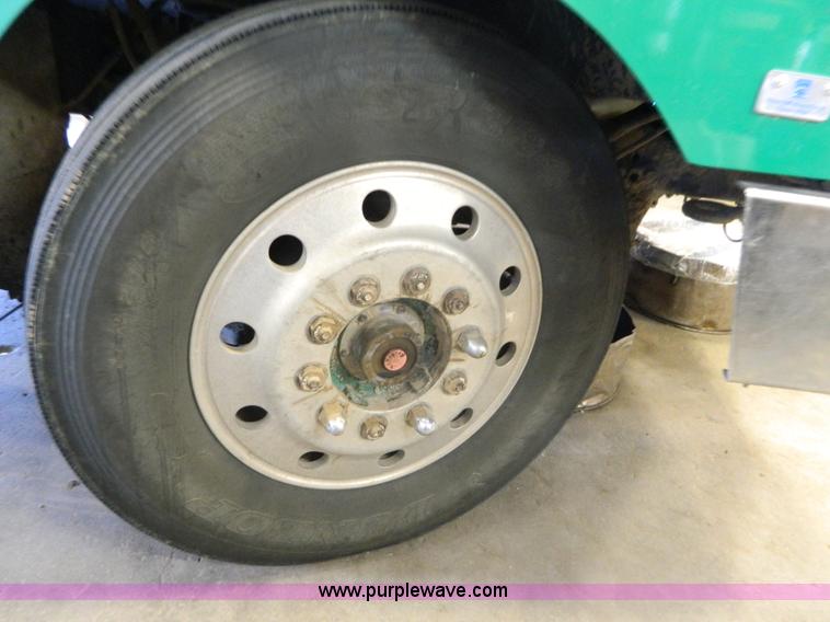 image for item J5108 1995 Volvo WCA64T semi truck