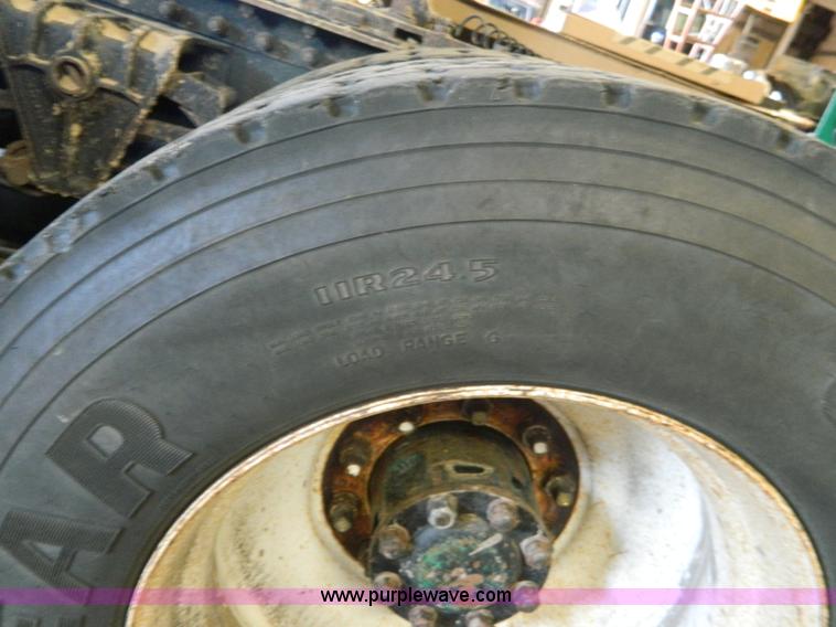 image for item J5108 1995 Volvo WCA64T semi truck