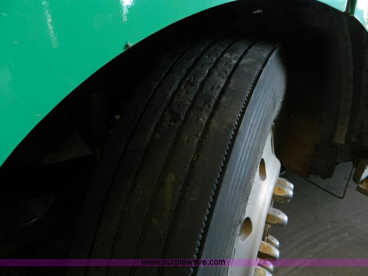 image for item J5108 1995 Volvo WCA64T semi truck