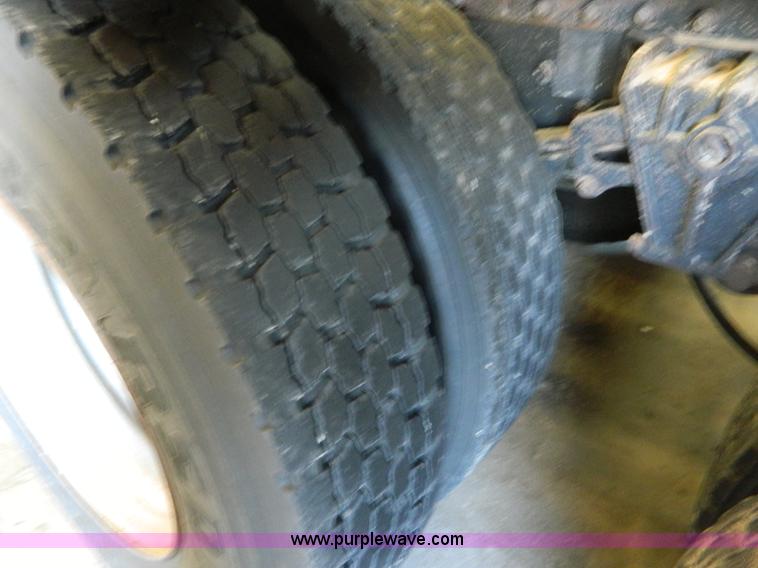 image for item J5108 1995 Volvo WCA64T semi truck