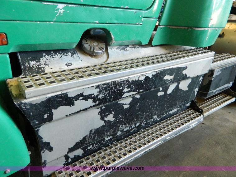 image for item J5108 1995 Volvo WCA64T semi truck