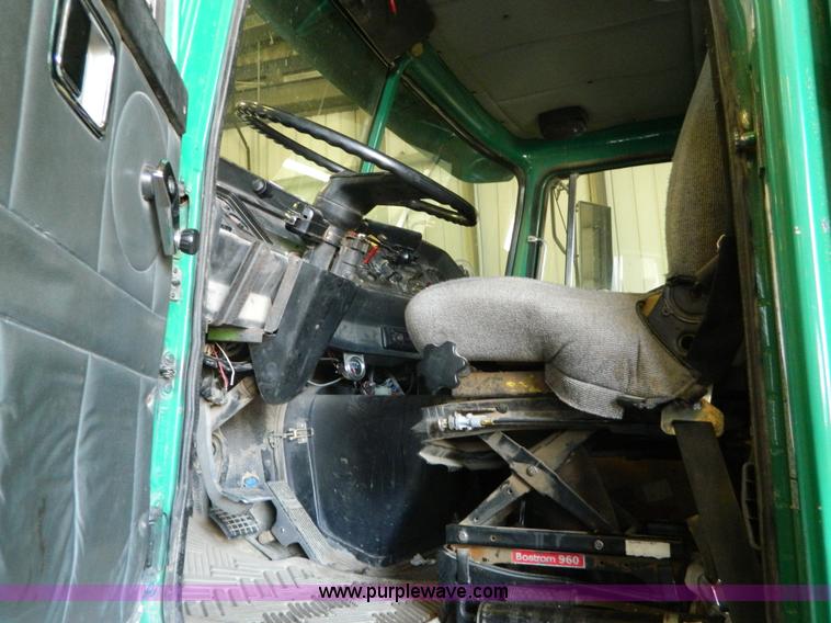 image for item J5108 1995 Volvo WCA64T semi truck