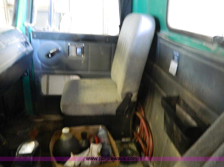 image for item J5108 1995 Volvo WCA64T semi truck