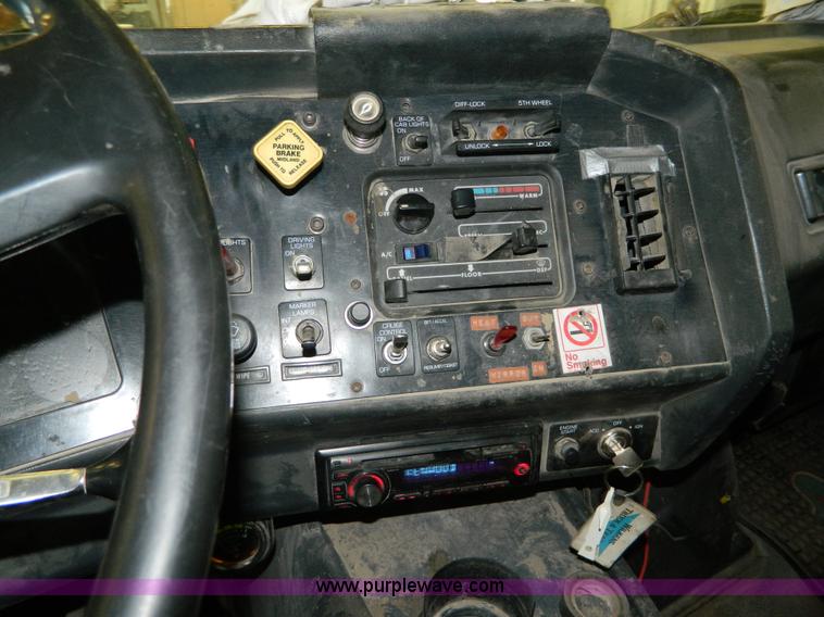 image for item J5108 1995 Volvo WCA64T semi truck