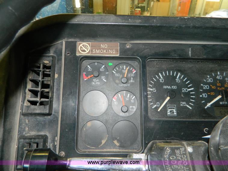 image for item J5108 1995 Volvo WCA64T semi truck