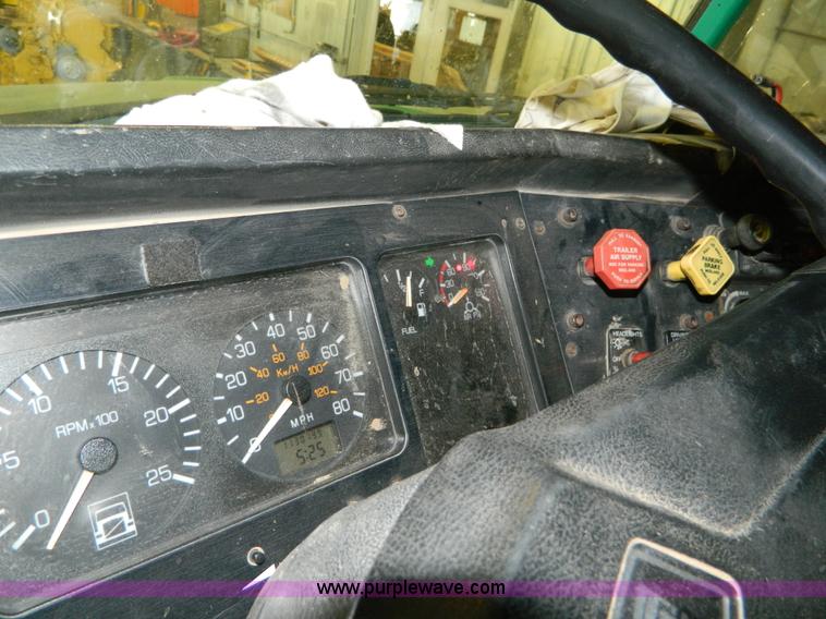 image for item J5108 1995 Volvo WCA64T semi truck