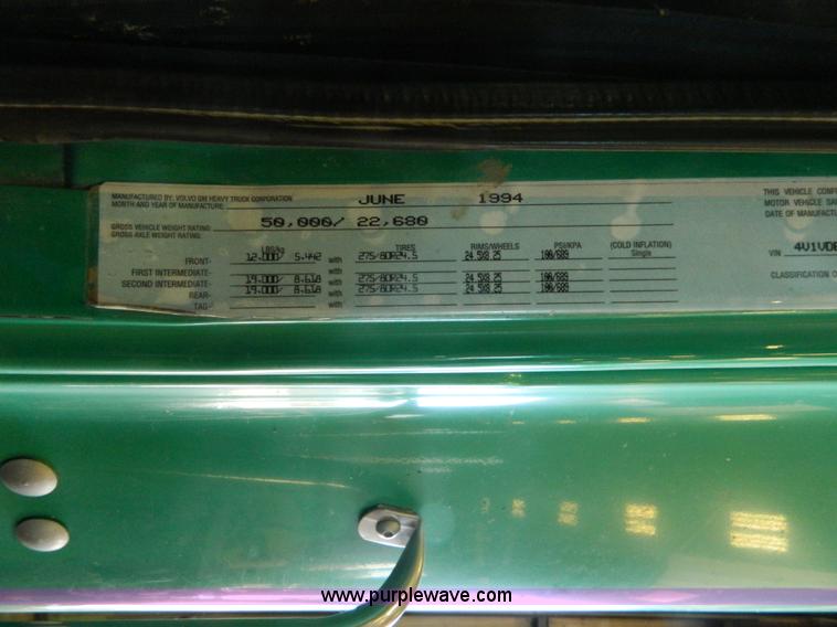 image for item J5108 1995 Volvo WCA64T semi truck