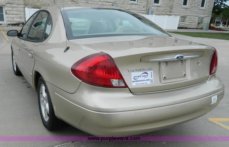 image for item J8816 2000 Ford Taurus SE
