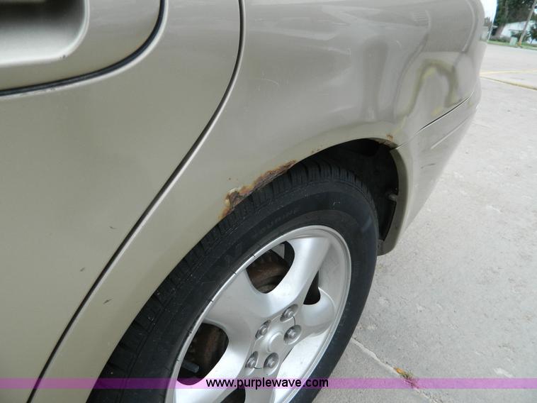 image for item J8816 2000 Ford Taurus SE