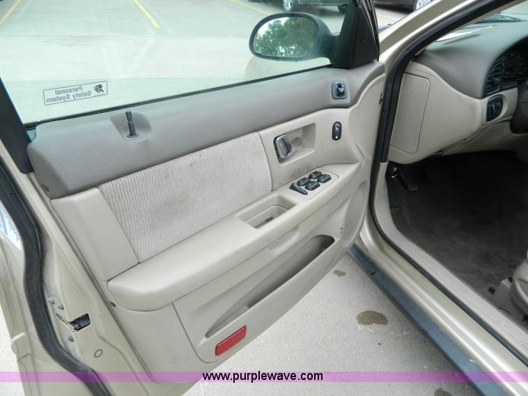 image for item J8816 2000 Ford Taurus SE