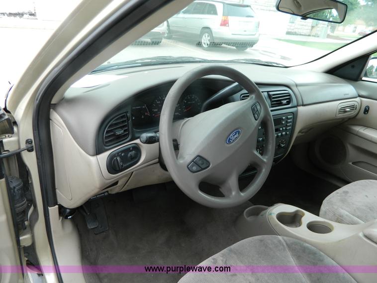 image for item J8816 2000 Ford Taurus SE