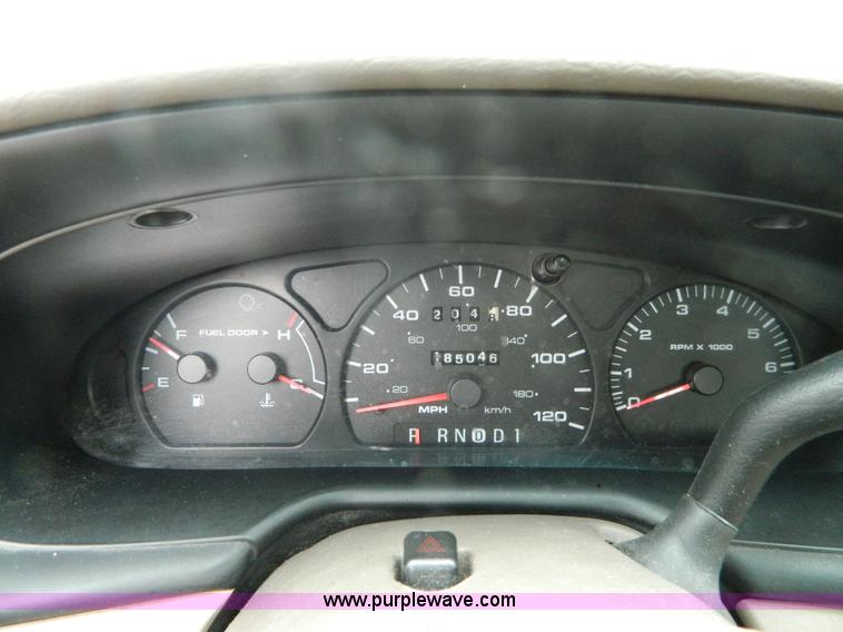 image for item J8816 2000 Ford Taurus SE