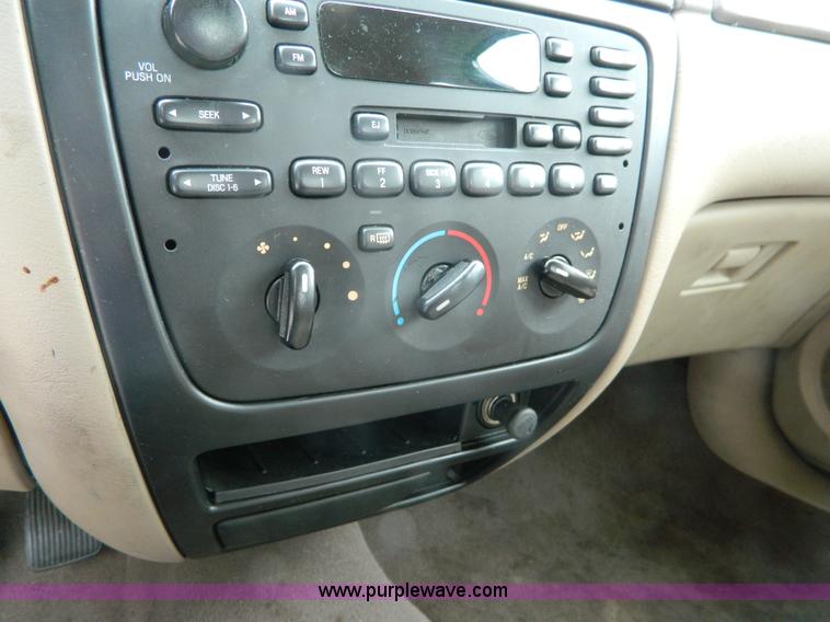 image for item J8816 2000 Ford Taurus SE