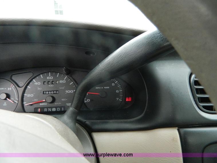 image for item J8816 2000 Ford Taurus SE