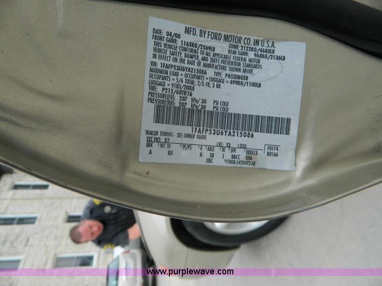 image for item J8816 2000 Ford Taurus SE