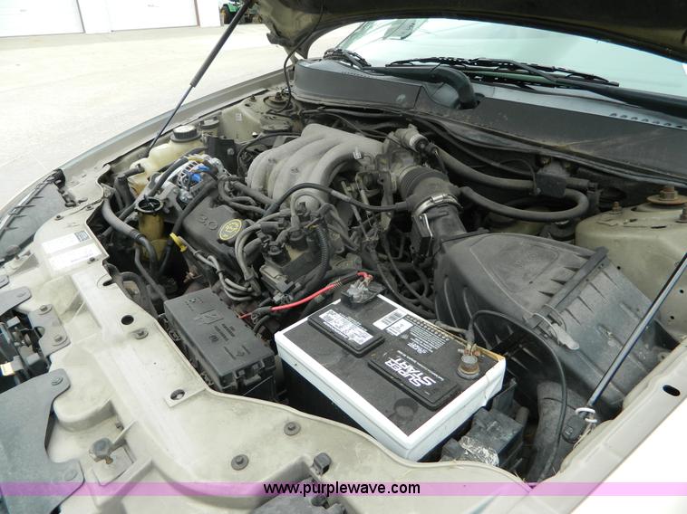 image for item J8816 2000 Ford Taurus SE