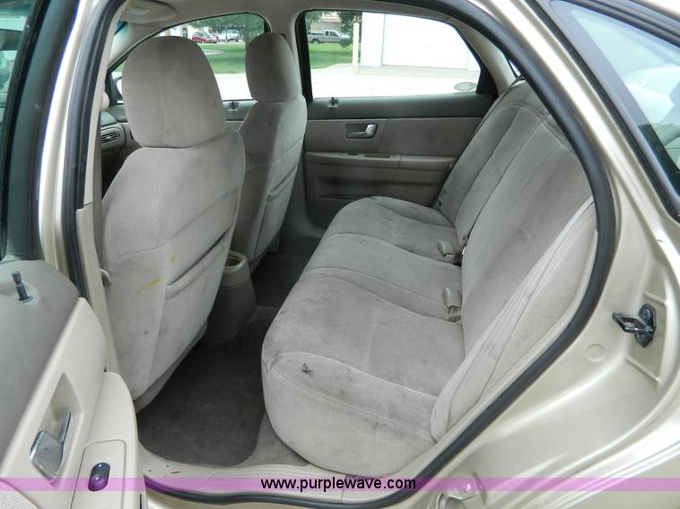 image for item J8816 2000 Ford Taurus SE