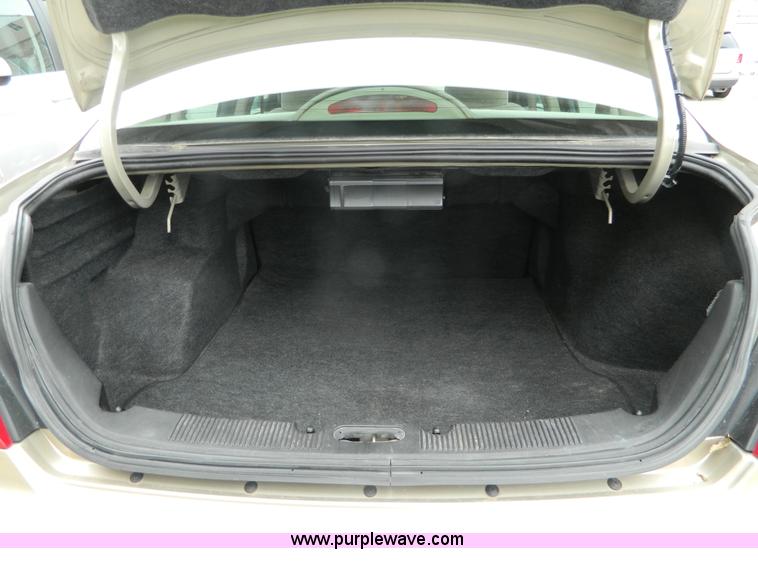 image for item J8816 2000 Ford Taurus SE