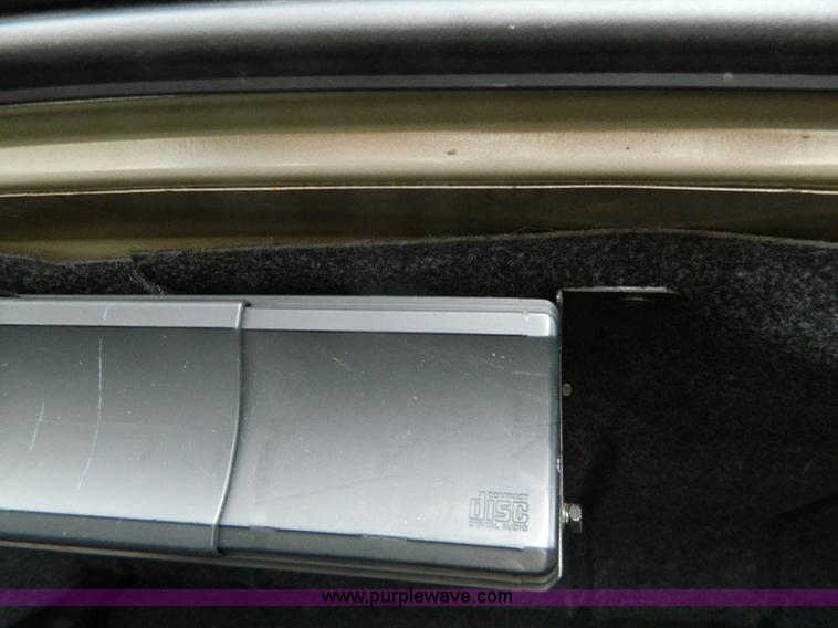 image for item J8816 2000 Ford Taurus SE