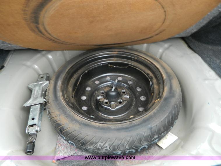 image for item J8816 2000 Ford Taurus SE