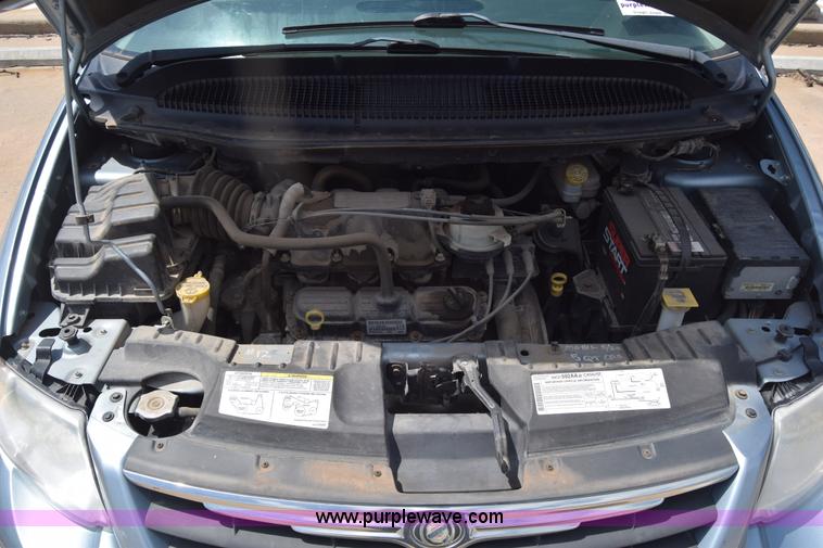 image for item K2825 2006 Chrysler Town & Country van