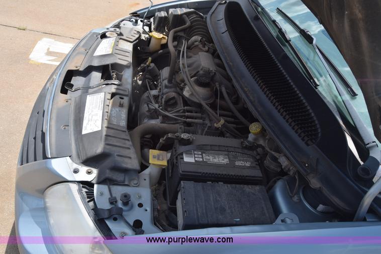 image for item K2825 2006 Chrysler Town & Country van
