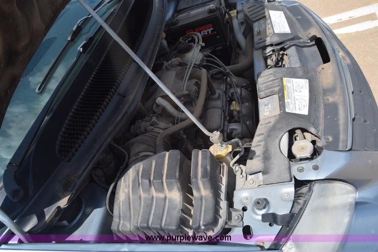 image for item K2825 2006 Chrysler Town & Country van
