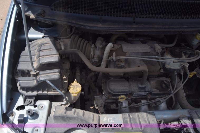 image for item K2825 2006 Chrysler Town & Country van