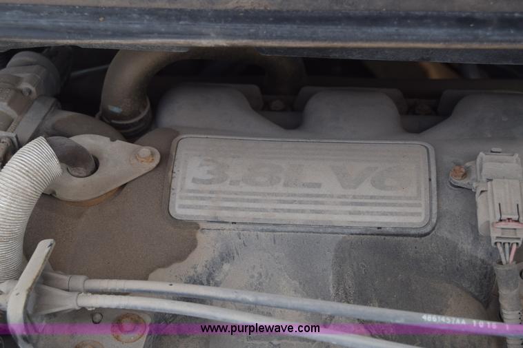 image for item K2825 2006 Chrysler Town & Country van