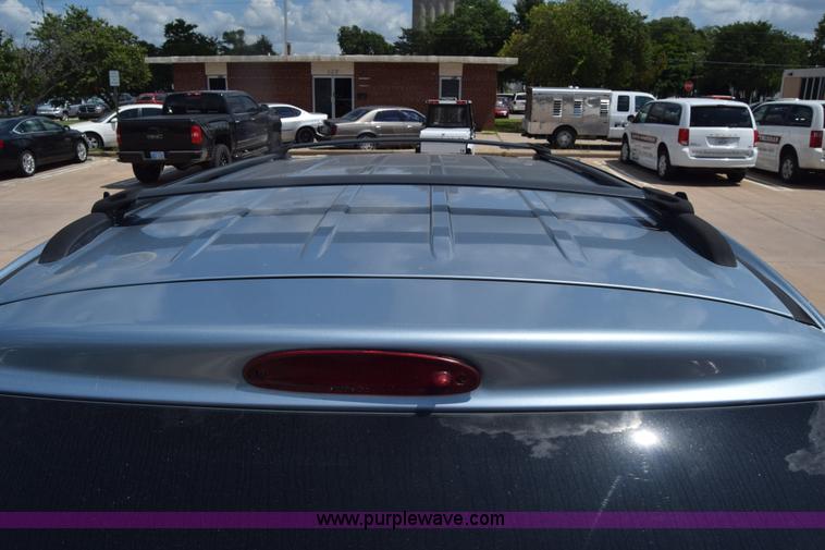 image for item K2825 2006 Chrysler Town & Country van