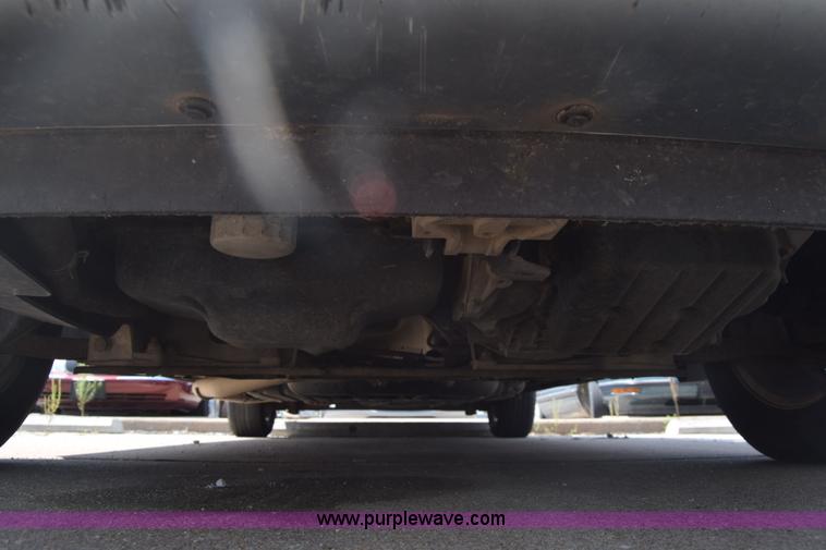 image for item K2825 2006 Chrysler Town & Country van