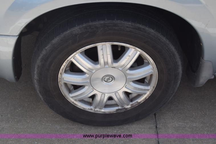 image for item K2825 2006 Chrysler Town & Country van