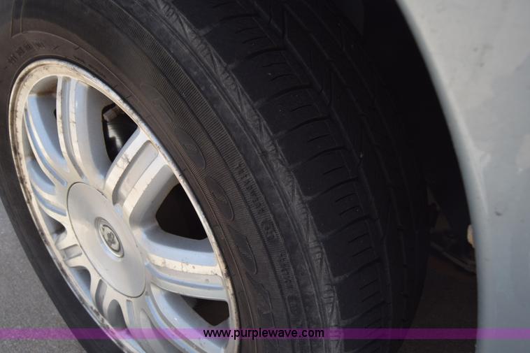 image for item K2825 2006 Chrysler Town & Country van