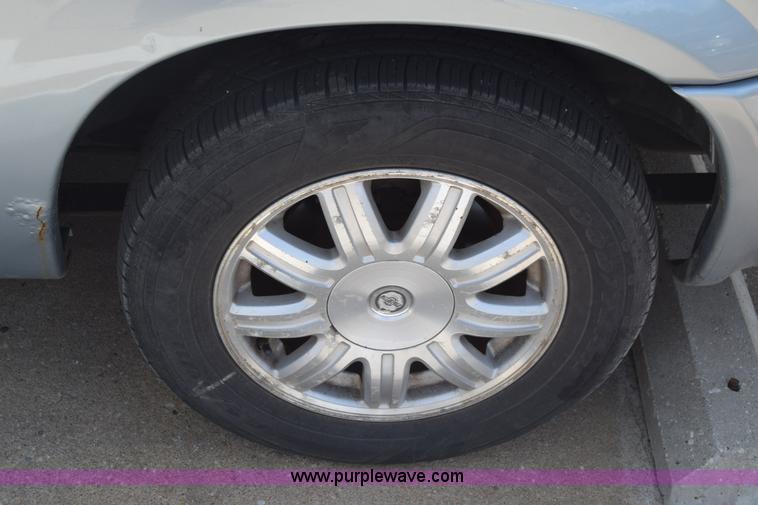 image for item K2825 2006 Chrysler Town & Country van